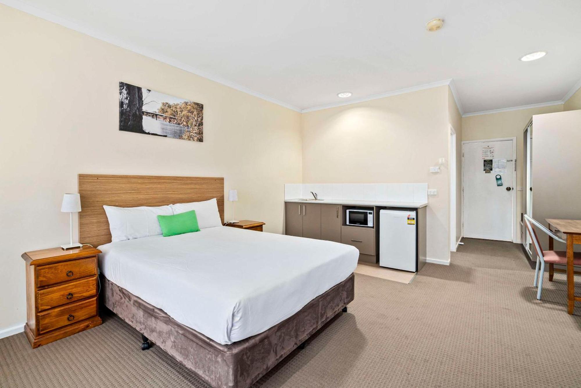 Comfort Inn Bishops Lodge Hay Kültér fotó