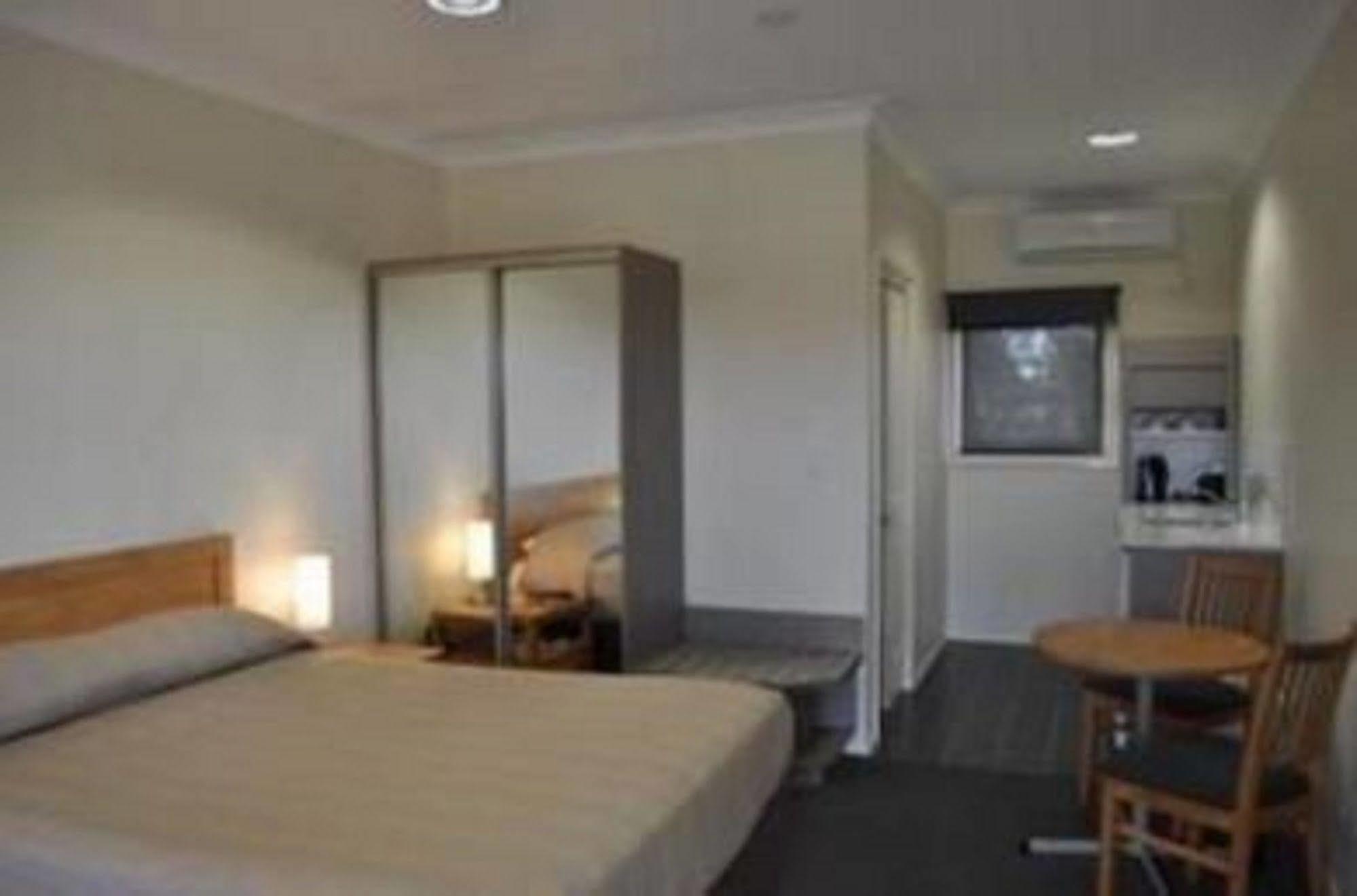 Comfort Inn Bishops Lodge Hay Kültér fotó